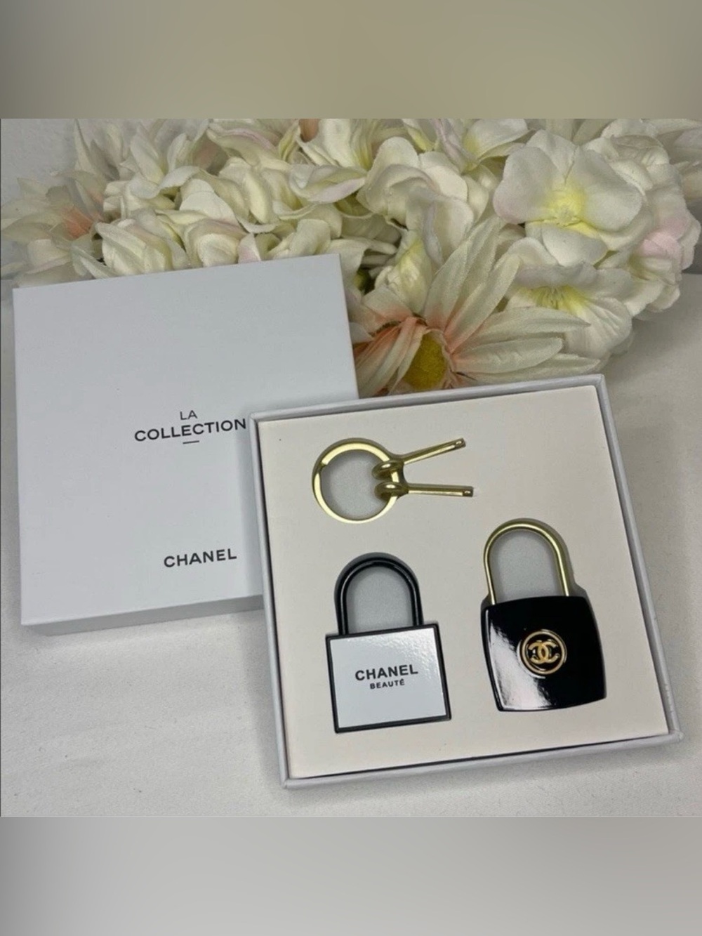 CHANEL BEAUTE La Collection 2-Pc Pad lock & Key Set Novelty GWP Black/ White NIB